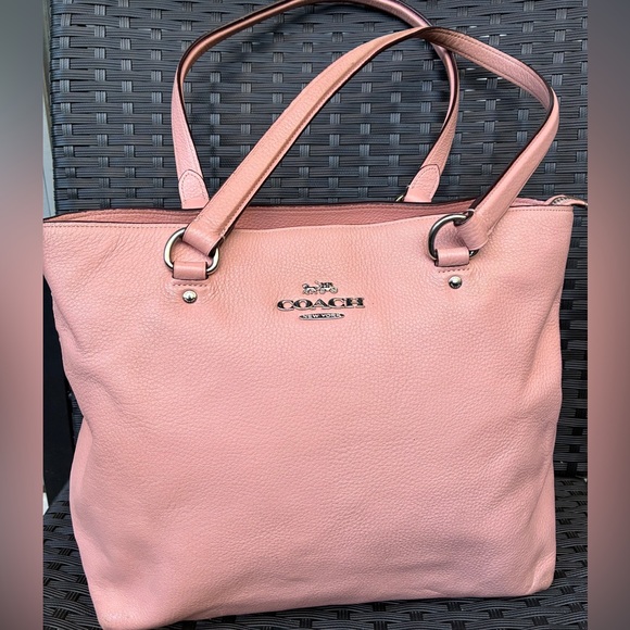 Coach Handbags - COACH Pink Bag.Leather Pink Bag.
